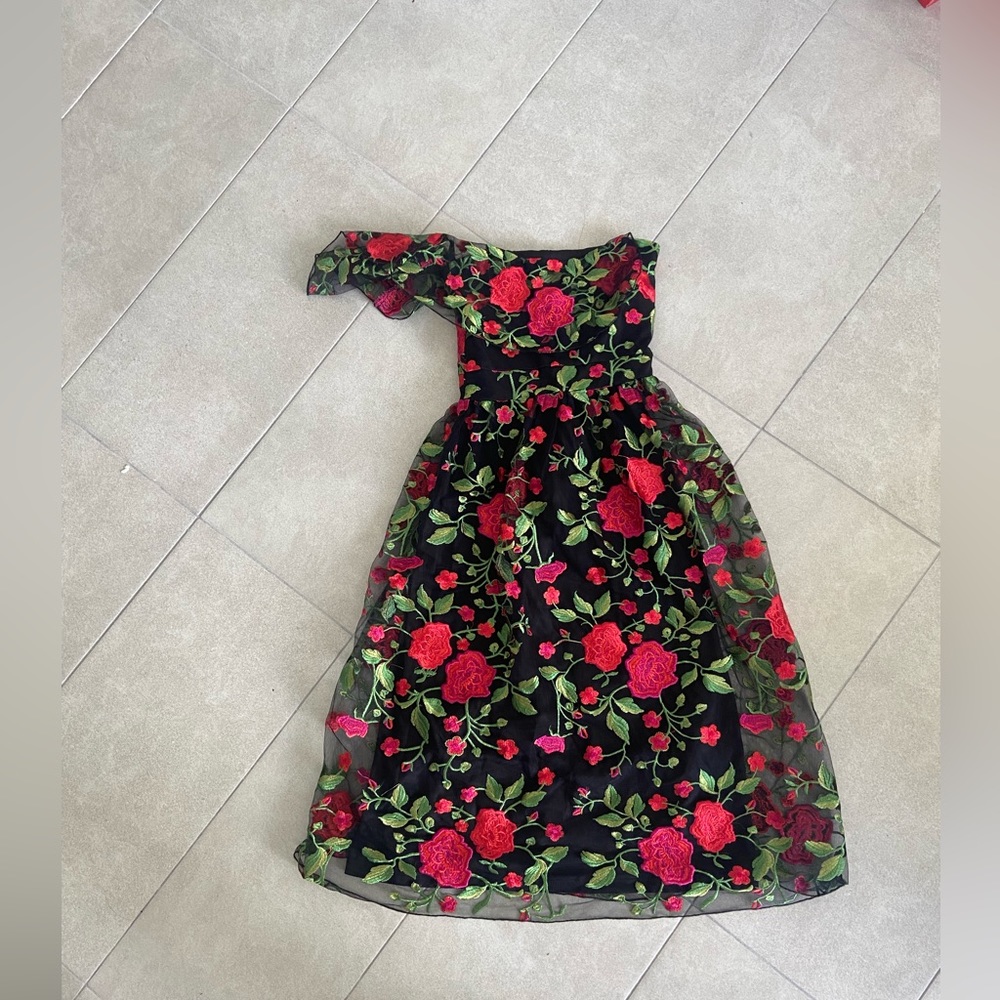 New with tags embroidered midi dress one shoulder size XS